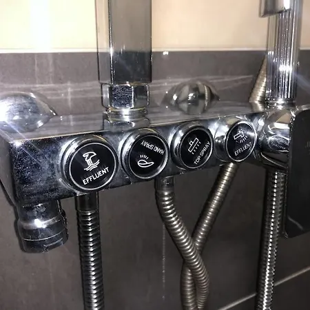 Entire 2 Bed 1 Bath Centre Uk