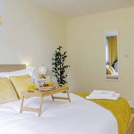 Entire 2 Bed 1 Bath Centre Uk