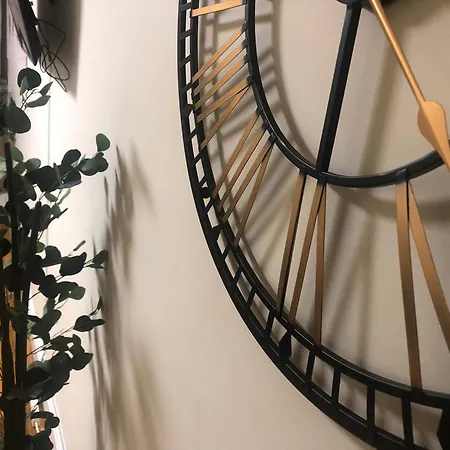 Entire 2 Bed 1 Bath Centre Uk